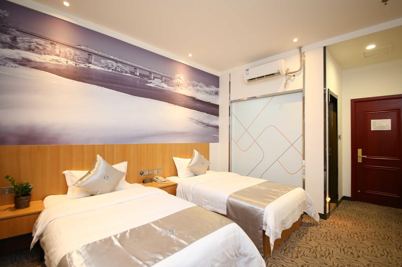 Chonpines Hotel Changchun Exterior foto